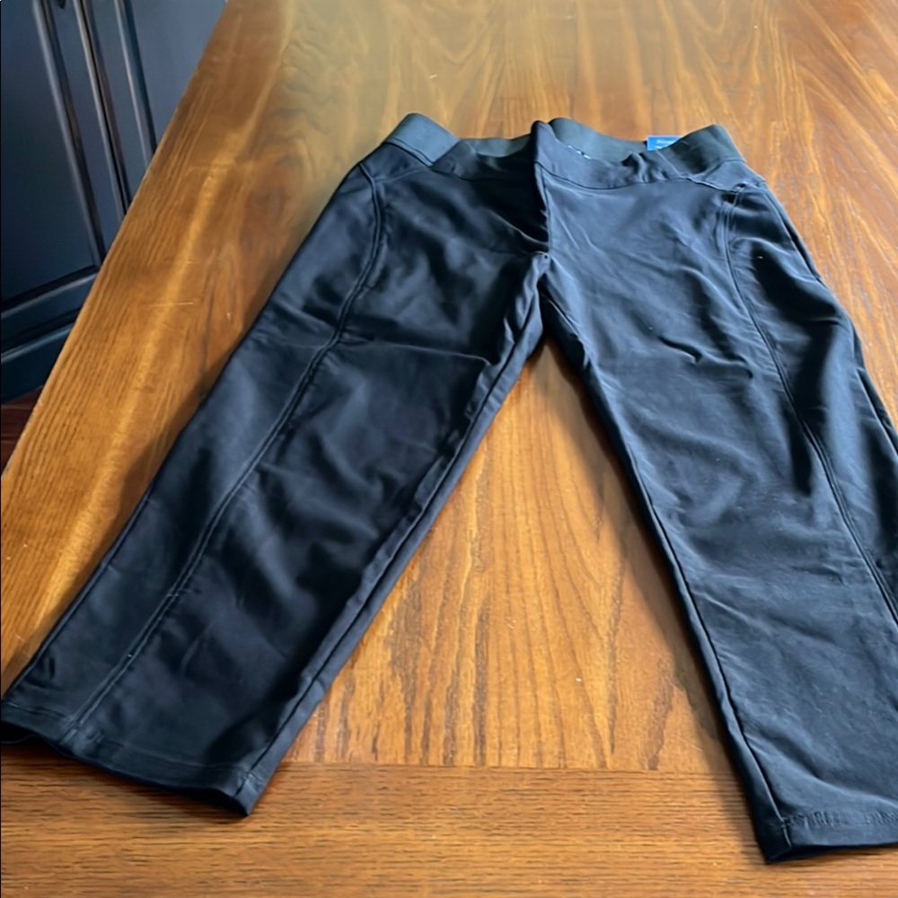 Simply Vera Vera Wang Black Capris Casual Style NWT